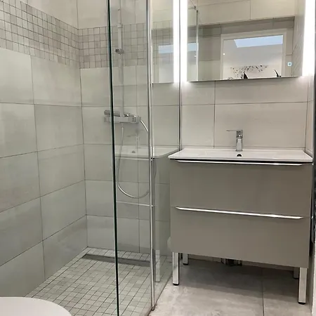 Apartment Pour Couples Dans Le 17eme