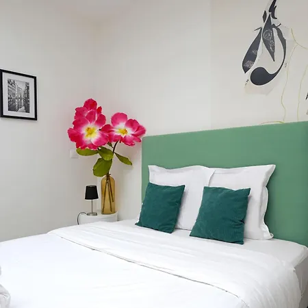 Pour Couples Dans Le 17eme Apartment