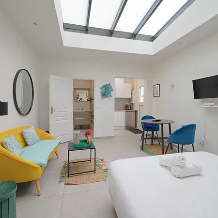 Pour Couples Dans Le 17eme Apartment